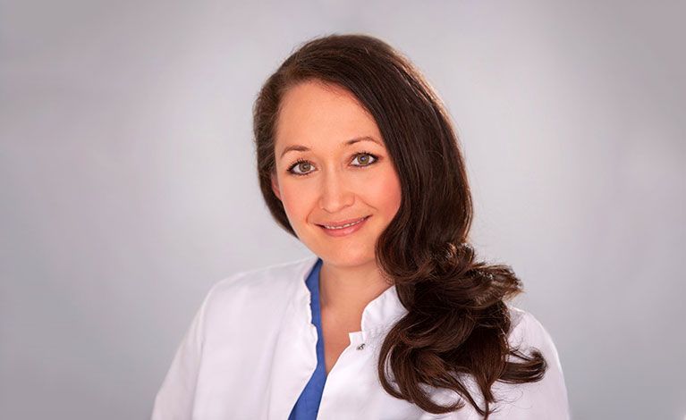 Porträtfoto von Dr. Bettina Blau-Schneider