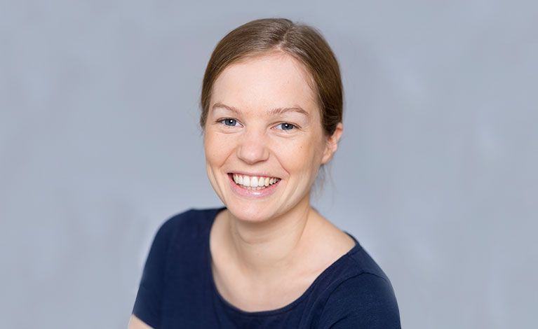 Portraitfoto von Dr. Lisa Schubert