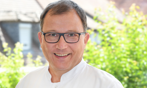 Dr. med. Dr. med. dent. Hartmut Böhm Portraitfoto von Dr. med. Dr. med. dent. Hartmut Böhm