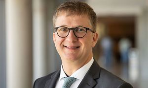 Portraitfoto von Prof. Dr. med. Sebastian Walther M.D.