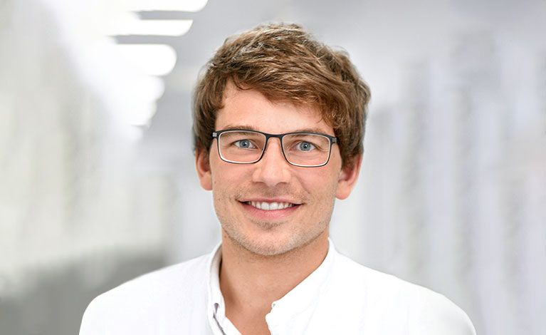 Portraitfoto von Dr. med. J. Schmalzl