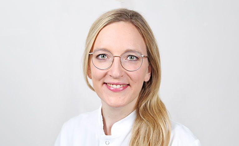 Portraitfoto von Dr. med. Johanna Theuersbacher