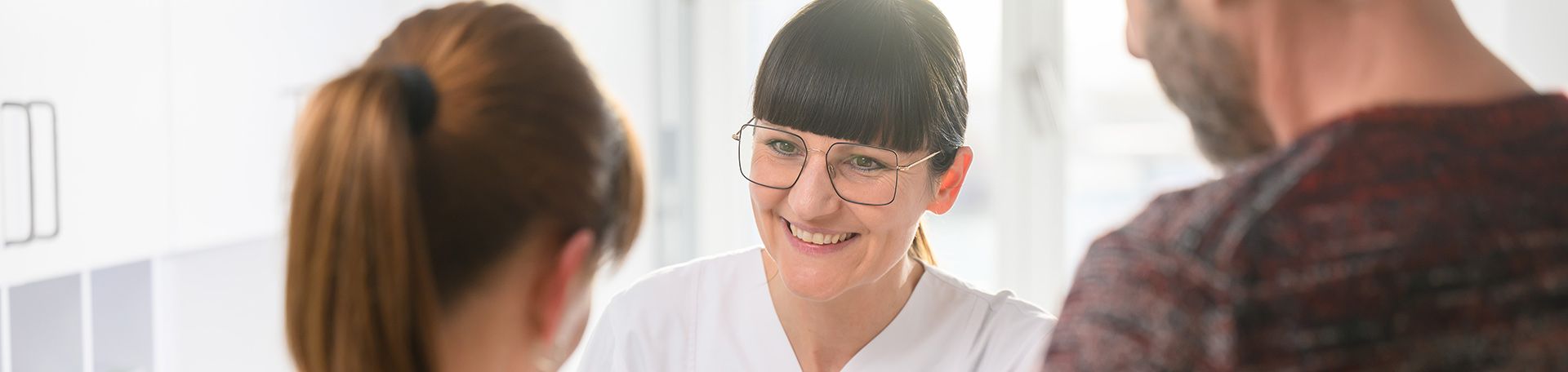 Ärztin im Gespräch mit Patientin