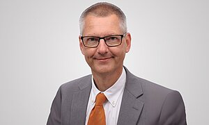 Portraitbild von Pfarrer Steffen Lübke