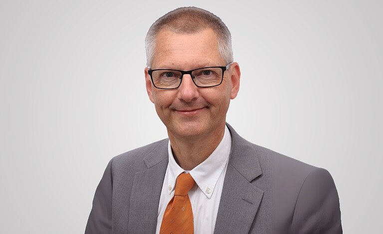 Portraitbild von Pfarrer Steffen Lübke