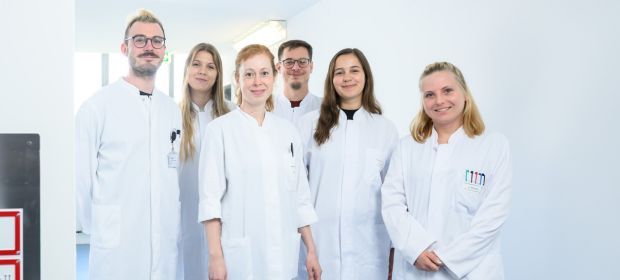 Gruppenfoto von Privatdozentin Dr. Sophia Danhof und Team