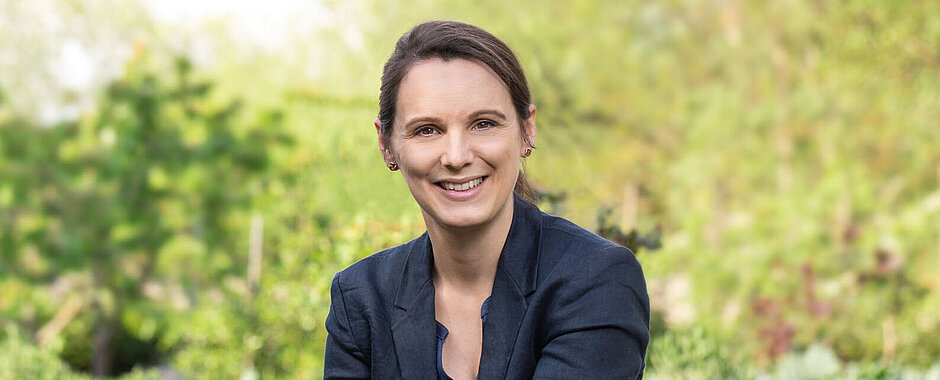 Prof. Dr. Claudia Löffler Prof. Löffler im Wald