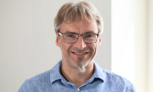 Prof. Dr. Jürgen Groll Portraitfoto von Prof. Dr. Jürgen Groll