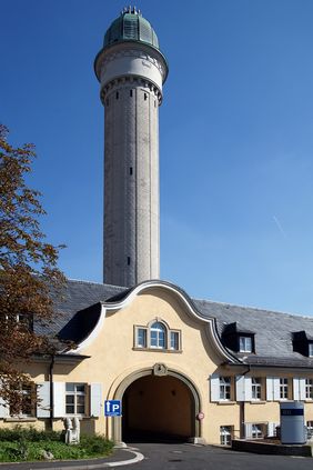 Zum Tag des offenen Denkmals am 8. September kann der Turm des Heizkraftwerks am Universitätsklinikum Würzburg in Kleingruppen bestiegen werden.