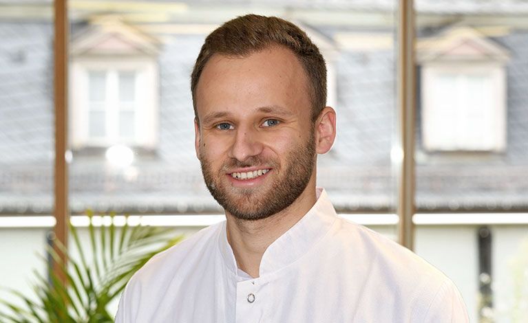 Portraitfoto von Dr. med. dent. Jochen Haßfeld