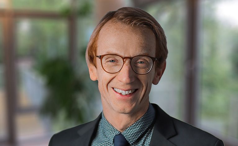 Portraitfoto von Prof. Dr. med. Christian Stoppe / Fotograf: Stefan Krummer / Universitätsklinikum Würzburg