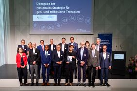 Gruppenbild im Futurium nach der Übergabe der Nationalen Strategie GCT