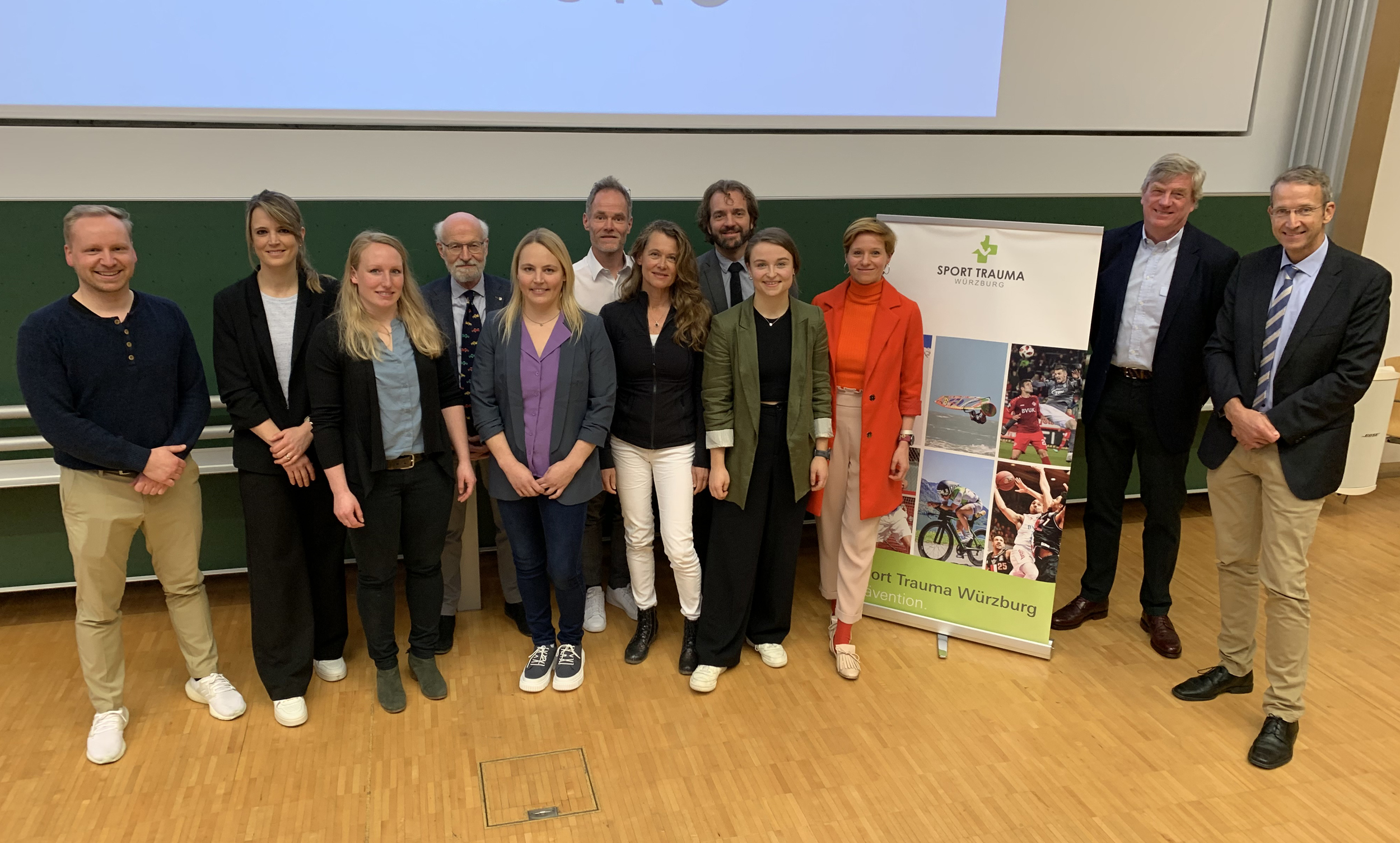 Gruppenbild der Vortragenden und Moderatoren der Veranstaltung "Trauma Sport Würzburg 2024"