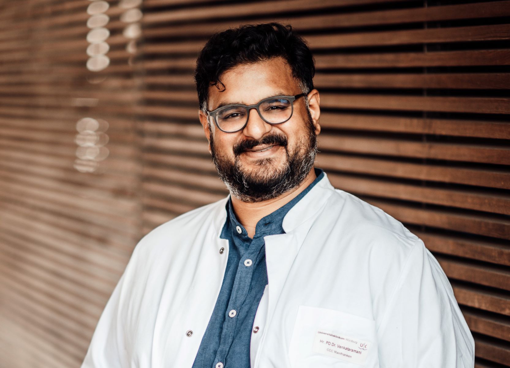 Vivek Venkataramani Porträtfoto von Privatdozent Dr. med. Vivek Venkataramani im weißen Kittel